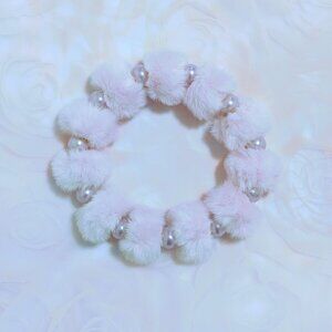 FAUX FUR/PEARL BRACELET